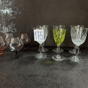 Lote de 10 Copas de Cristal y Vidrio: 6 Altas y 4 de Brandy - imagen 1