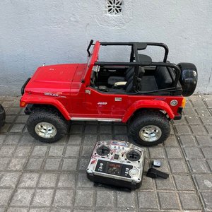 Juguetes a Batería: Jeep Rojo y Camión Amarillo con Control Remoto - imagen 6