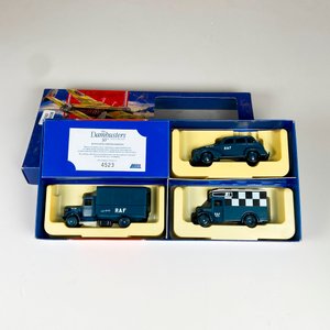 Caja con tres autitos coleccion - imagen 2