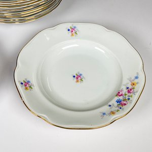 Doce Platos Hondos de Porcelana Checa con Decoración Floral y Borde Dorado - imagen 4