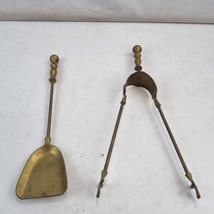Lote anterior: Set Antiguo de 2 Piezas para Chimenea: Pala y Pinza de Metal