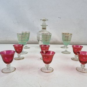 Juego Antiguo de Licorera y 11 Copas de Vidrio Soplado con Detalles Dorados - imagen 3