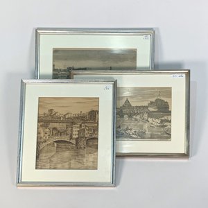 Lote siguiente: Tres Cuadros Antiguos en Blanco y Negro: Pueblo Italiano y Río con Puente