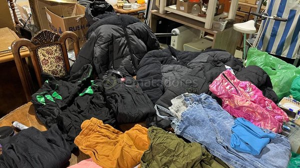 Lote de Ropa Variada: Abrigos, Pantalones y Más