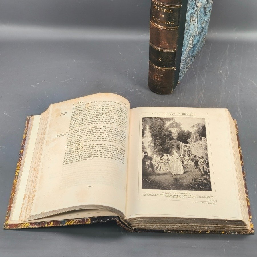 Libros antiguos y modernos, con detalles de estilo y materiales - imagen 16