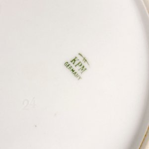 Siete Platos Llanos de Porcelana Alemana KPM con Decoración Floral - imagen 5