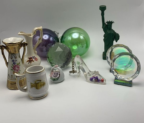 Colección de objetos decorativos - imagen 1