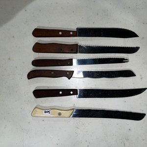 Lote anterior: Set de 6 Cuchillos de Cocina con Mangos de Madera y Plástico