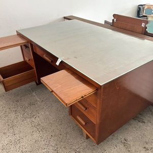 Escritorio de Cedro con 7 Cajones y 2 Aletas Auxiliares - imagen 4