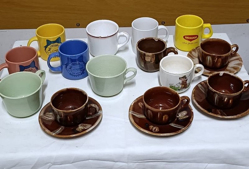 Lote de 14 Tazas y Platillos de Cerámica Variados