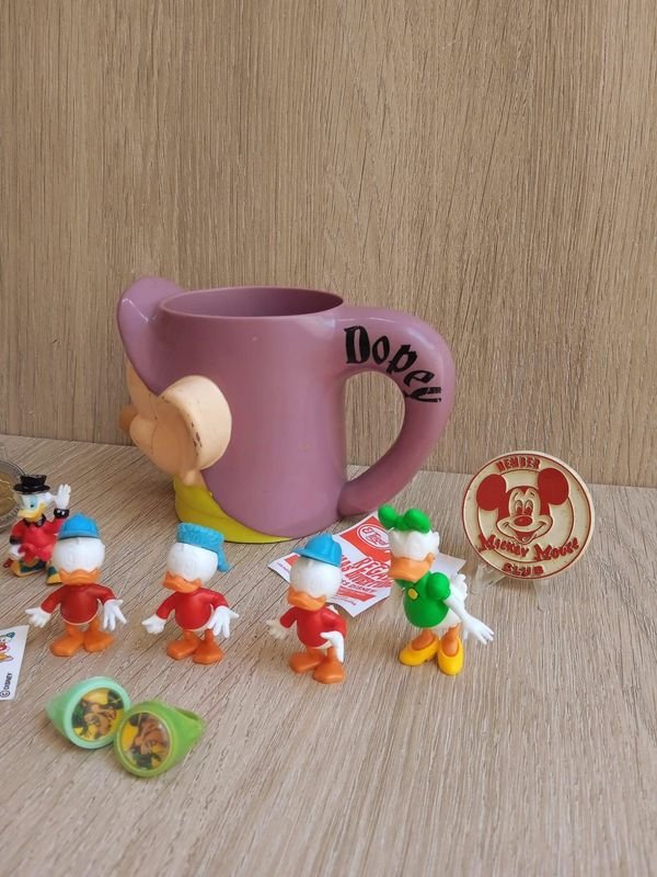 Colección de Figuras de Walt Disney y Jarra Temática - imagen 2