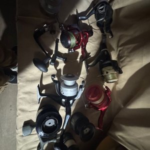 Conjunto de 5 Carreteles de Pesca con Piezas Adicionales - imagen 8