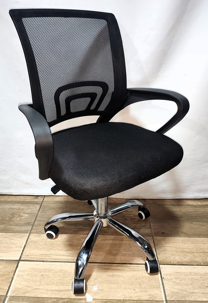 Silla de Escritorio Giratoria Negra con Respaldo Lumbar en Malla