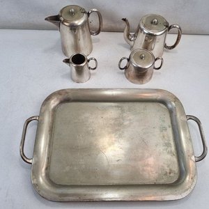 L 001 - Set De 5 Piezas - Atractivo juego de té y café de época en metal plateado "Made in England" con bandeja haciendo juego, ideal para coleccionistas o mesa distinguida - imagen 3
