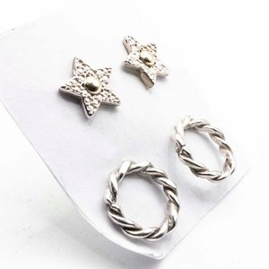Dos Pares de Aretes de Plata: Aros y Estrellas con Centro Dorado - imagen 2