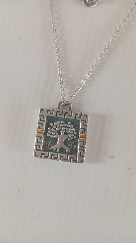 Cadena de plata con árbol de la vida