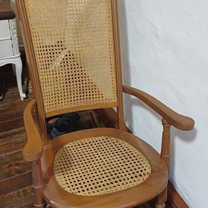 Lote anterior: Silla Mecedora Antigua con Esterillado Nuevo