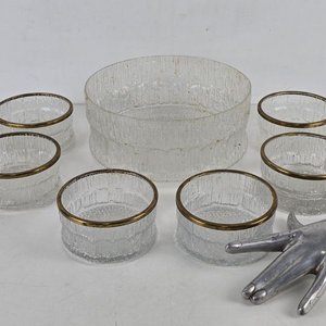 Lote siguiente: Set de 7 Piezas de Cristal con Bordes Dorados: Bowl Grande y 6 Compoteras