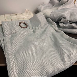 Tres Paños de Cortina Gris con Ojales - imagen 3