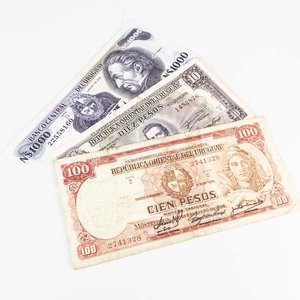 Lote siguiente: Lote de 3 Billetes Uruguayos: 10 y 100 Pesos (1939) y 1000 Nuevos Pesos