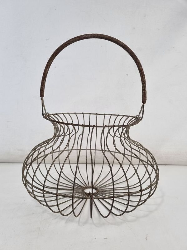 Lote siguiente: Huevera Antigua - Wicker Basket con Anillo de Metal