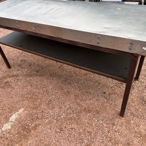 Mesada de Acero Inoxidable con Estructura de Hierro y Estante - imagen 3