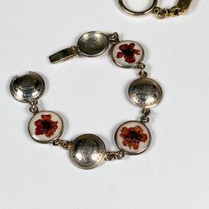 Tres Pulseras Metálicas y Enchapadas con Diseños Variados - imagen 5