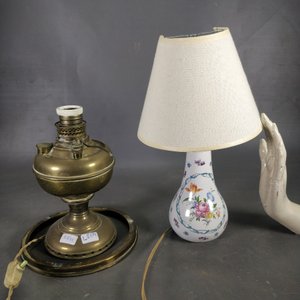 Lote de 2 Lámparas: Una de Aceite Miller Incompleta y Otra de Porcelana Decorada - imagen 3