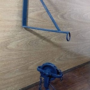 Par de Ménsulas de Herrería Artesanal con Polea para Colgar Macetas - imagen 2