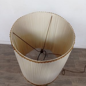 Lámpara de Mesa Estilo Piña con Base de Bronce y Pantalla Plisada - imagen 4