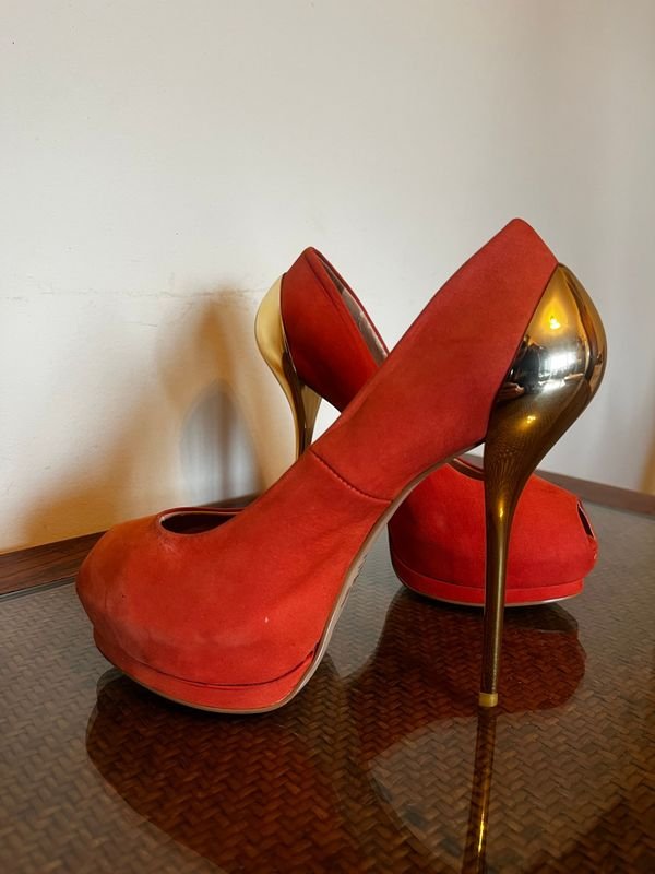 Zapatos de Taco Stiletto Datelli Naranja Gamuza Taco Dorado - imagen 1