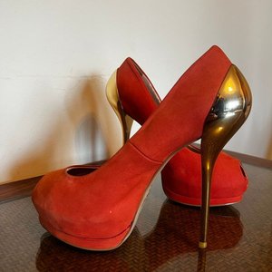 Lote siguiente: Zapatos de Taco Stiletto Datelli Naranja Gamuza Taco Dorado