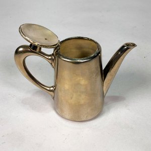 Tetera Antigua de Metal Plateado con Marca Grabada - imagen 2