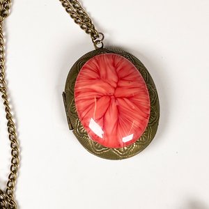 Dos Cadenas con Colgantes (Piedra, Guarda Foto) y Reloj de Bolsillo Moderno - imagen 3