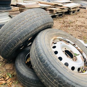 Lote siguiente: Juego de 3 Cubiertas con Llantas para Toyota Hilux