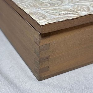 Lote de Adornos y Cajas Antiguas: Bicicletas de Hierro, Ceniceros y Estuches Decorativos - imagen 7