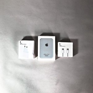 Lote siguiente: Pack Batería Portátil Apple MagSafe con Cargador USB-C y Cable