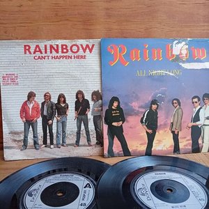 Lote anterior: Dos discos simples de vinilo Rainbow: "Can't Happen Here" (1981) y "All Night Long" (1980)