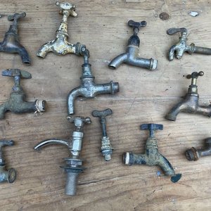 Lote siguiente: CANTIDAD DE CANILLAS DE BRONCE