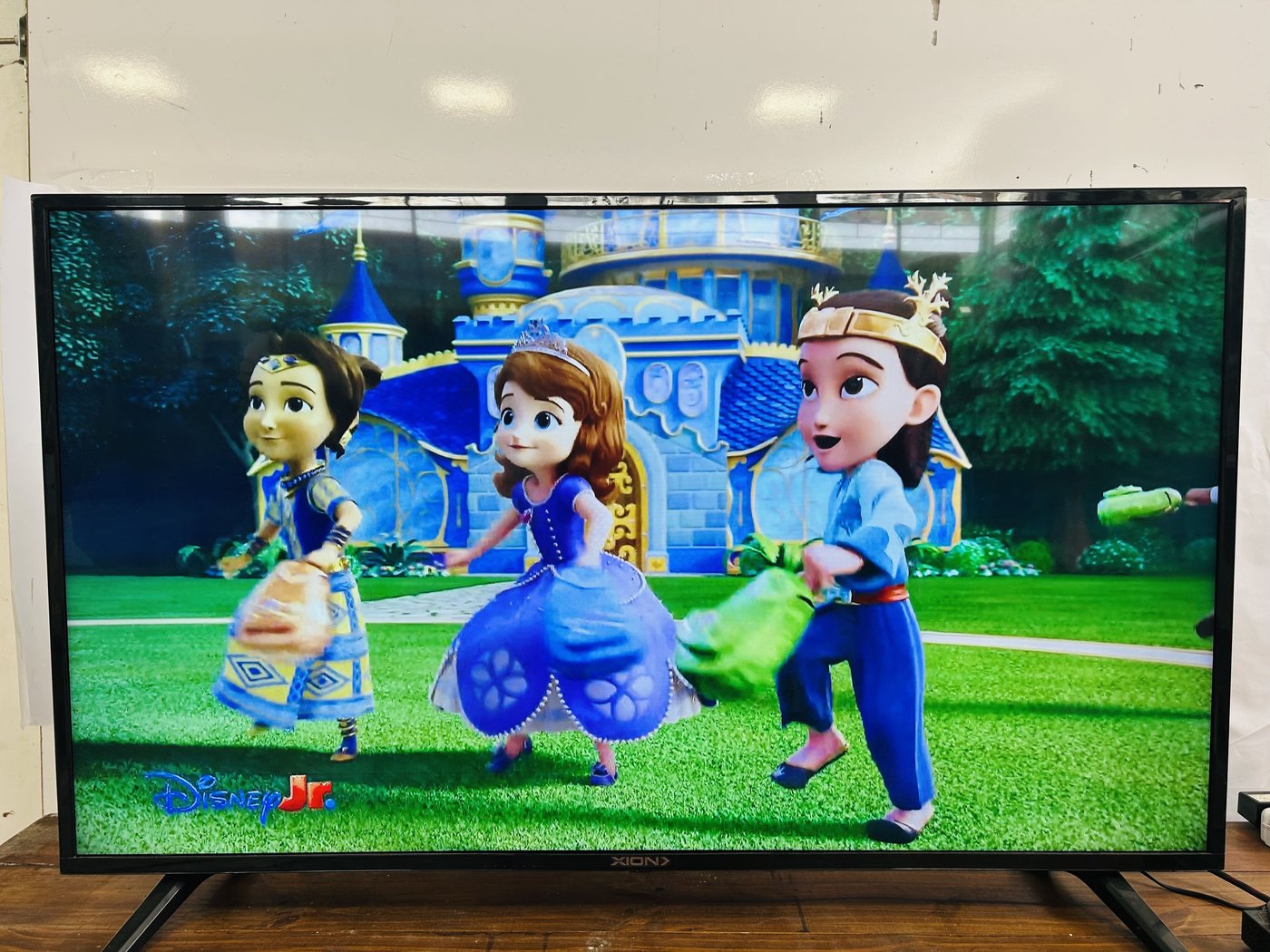Televisor LED 55" 4K con Control Remoto
