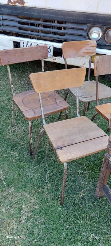 Sillas de madera varias en buen estado - imagen 3