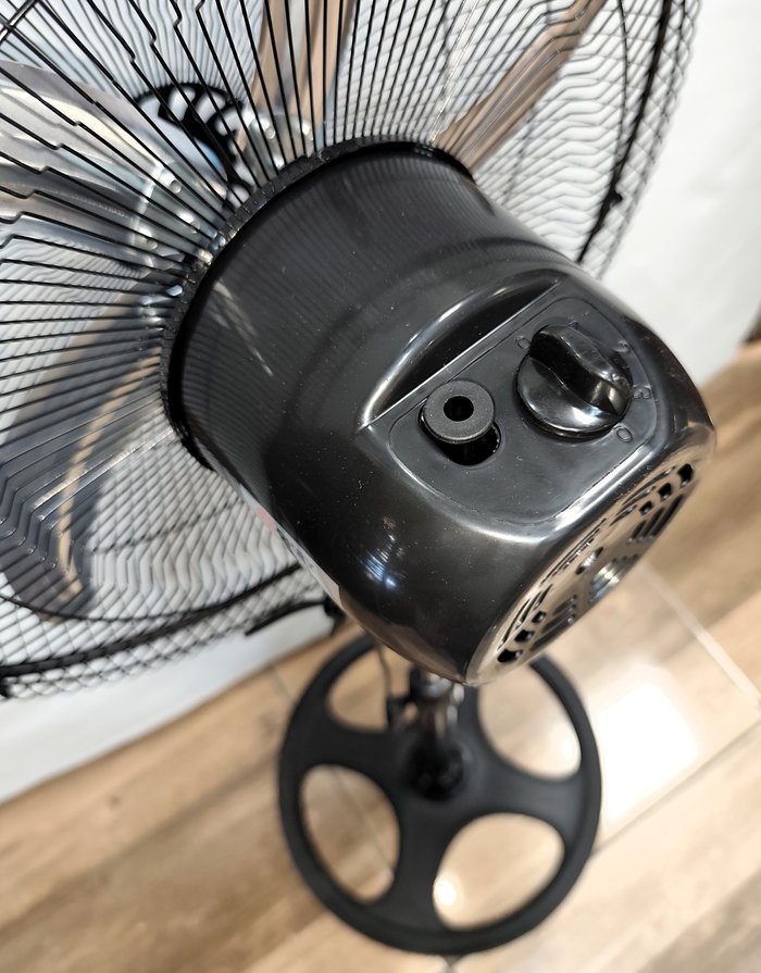 Ventilador de pie ocilante con cinco aspas metálicas, nuevo - imagen 4