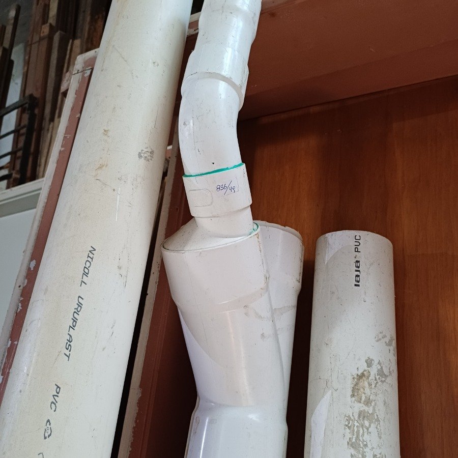 Seis tramos de caños en PVC usados para la construcción - imagen 3