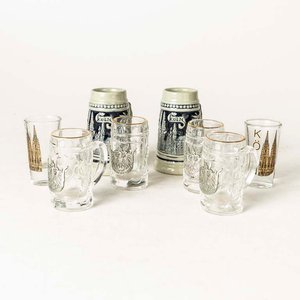 Lote siguiente: Set de 8 Vasitos y Jarritas Cerveceras Alemanas "Köln"