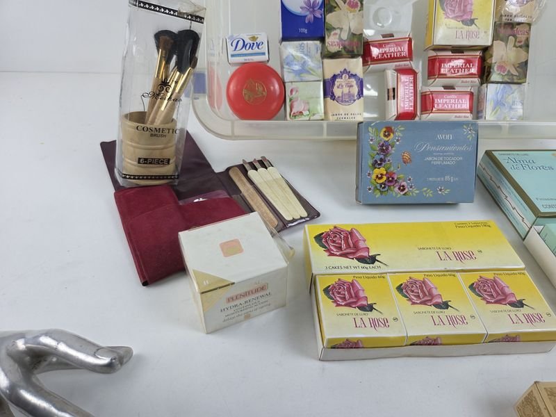 Artículos de tocador y cosméticos para la venta en subasta - imagen 5