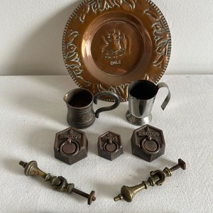 Adorno de Cobre con Escudo de Chile, Pesas y Tiradores Antiguos - imagen 1