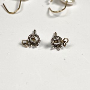 Dos Pares de Aretes: Oro y Nácar, y Otros Sin Piedras - imagen 5
