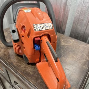 Motosierra Husqvarna 236 con Lubricantes y Herramienta de Ajuste - imagen 7