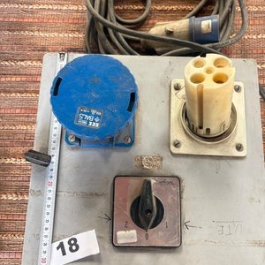 Tablero con Tomas Industriales y Cableado - imagen 3