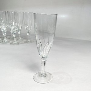 Juego de 9 Copas de Champagne Hialinas con Diseño Espiral - imagen 3